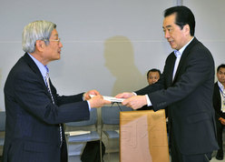 日本重建规划专家组向首相提交重建建议书