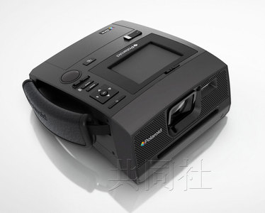 图为“Summit Global Japan”公司近日发售的新款一次成像相机“宝丽来Z340”。