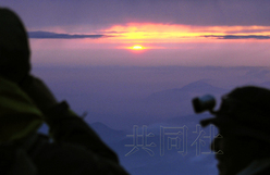 富士山开山首日喜迎云海日出