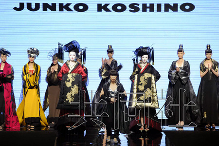 日中韩时装秀在北京上演 小筱顺子作品亮相 日中韩时装秀在北京上演 小筱顺子作品亮相