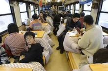 日本海啸灾区“被炉列车”恢复运行