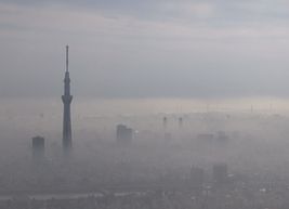 东京晴空塔下雾蒙蒙