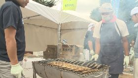 5555条秋刀鱼在东京塔供游客免费享用
