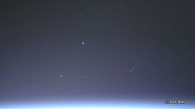 日本宇航员若田光一在太空用4K相机拍摄彗星