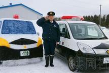 北海道警车雪雕惟妙惟肖引网友热议