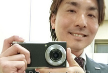 松下最薄数码相机在日本限量发售